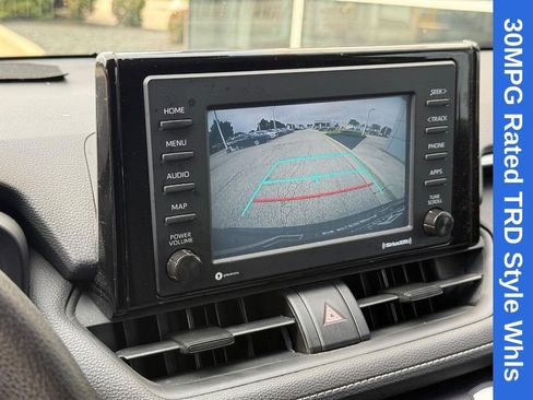 Used 2020 Toyota RAV4 LE FWD image 24
