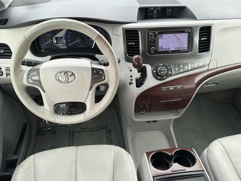 Used 2014 Toyota Sienna XLE FWD image 24