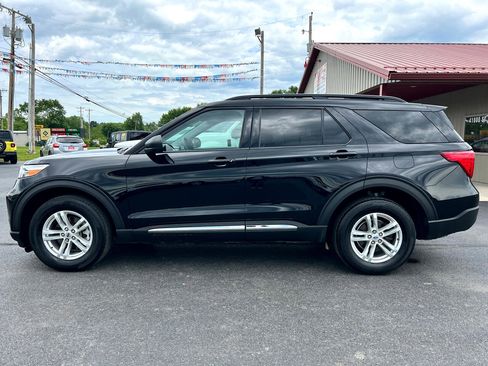 Used 2023 Ford Explorer XLT w/ Equipment Group 202A image 2