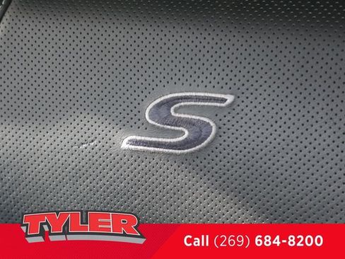 Used 2023 Chrysler Pacifica Limited w/ Uconnect Theater Family Group FWD image 38