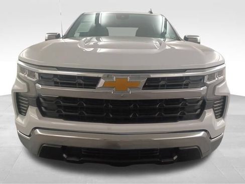 Used 2023 Chevrolet Silverado 1500 LT RWD image 2