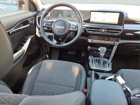 Used 2025 Kia Seltos S FWD image 6