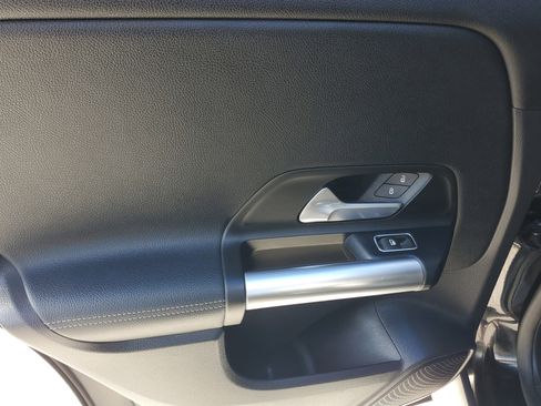 Used 2023 Mercedes-Benz GLA 250 w/ Premium Package image 13