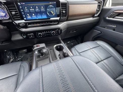 Used 2024 Chevrolet Silverado 1500 High Country w/ Technology Package image 3