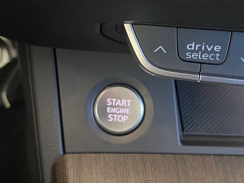 Used 2024 Audi Q5 e Premium w/ Convenience Package image 16