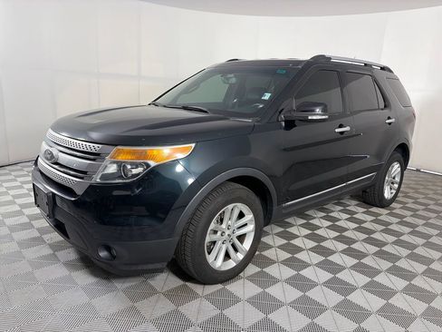 Used 2015 Ford Explorer XLT w/ Equipment Group 202A image 3