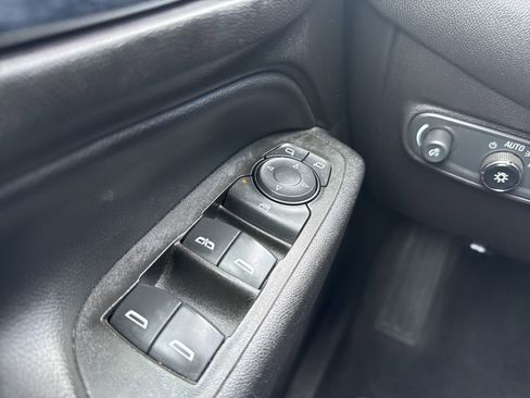 Used 2021 Chevrolet Equinox LT image 37