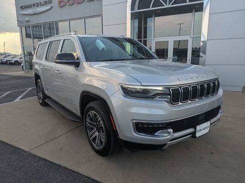 Used 2023 Jeep Wagoneer L Series II image 8