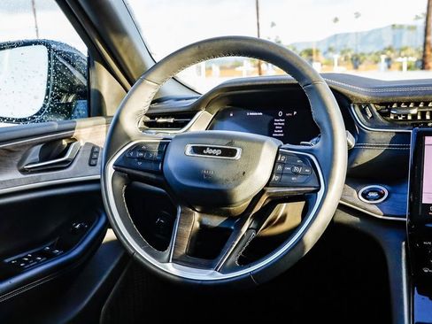 Used 2024 Jeep Grand Cherokee L Limited w/ Luxury Tech Group II image 18