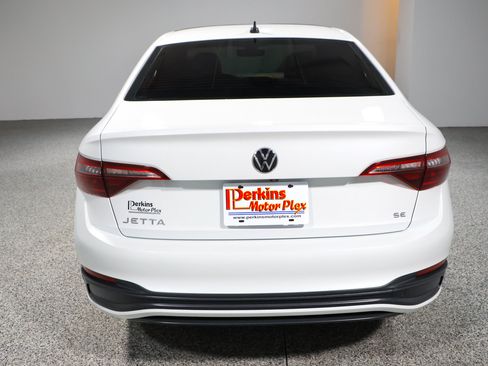Used 2023 Volkswagen Jetta SE w/ Panoramic Sunroof Package FWD image 8