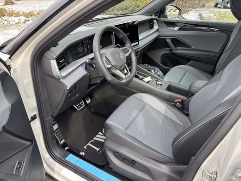 Used 2026 Volkswagen Tiguan SE R-Line AWD/4WD image 24