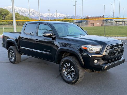 Used 2021 Toyota Tacoma TRD Off-Road w/ Technology Package AWD/4WD image 3