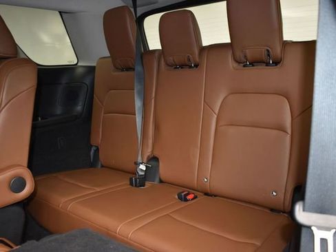 Used 2023 Nissan Pathfinder Platinum AWD/4WD image 11