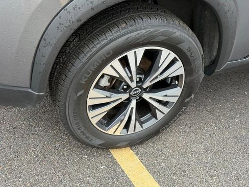 Used 2023 Nissan Rogue SV FWD image 7