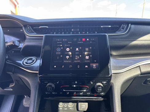 Used 2021 Jeep Grand Cherokee L Laredo image 24