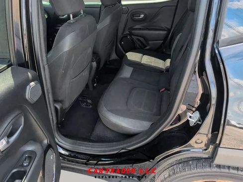 Used 2017 Jeep Renegade Altitude FWD image 20