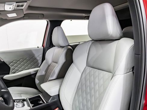 New 2025 Mitsubishi Outlander SEL image 6