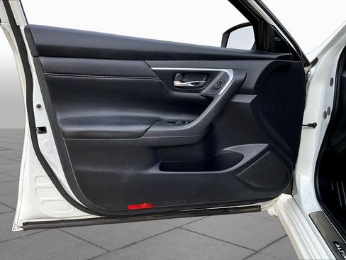 Used 2018 Nissan Altima 3.5 SL FWD image 25