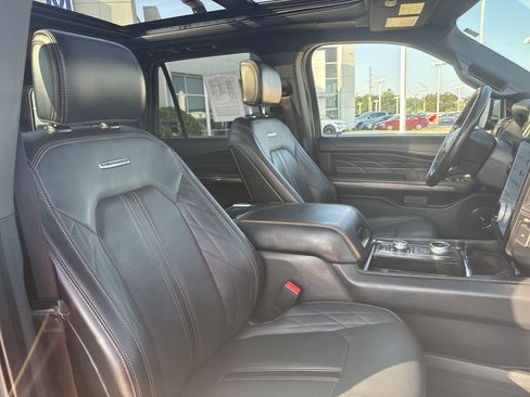 Used 2023 Ford Expedition Platinum AWD/4WD image 7