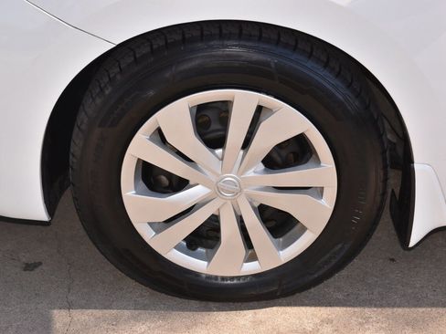 Used 2020 Nissan Versa S image 35