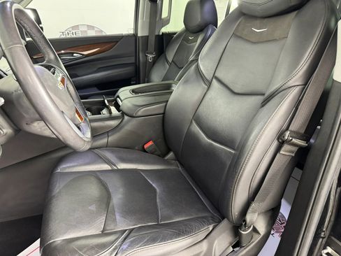 Used 2018 Cadillac Escalade Premium Luxury image 35
