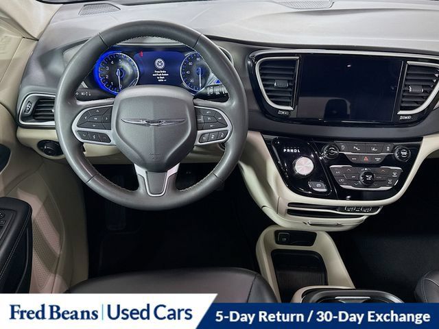 Used 2023 Chrysler Pacifica Touring-L FWD image 27