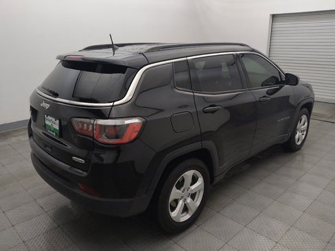 Used 2018 Jeep Compass Latitude FWD image 9