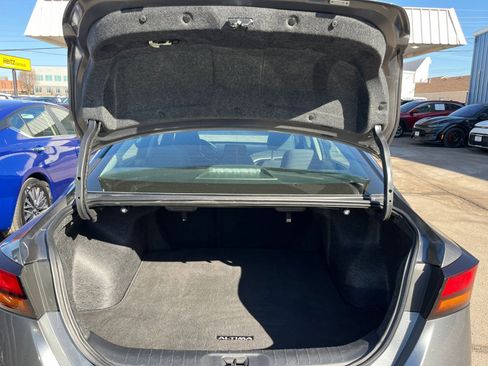 Used 2025 Nissan Altima 2.5 SV image 32