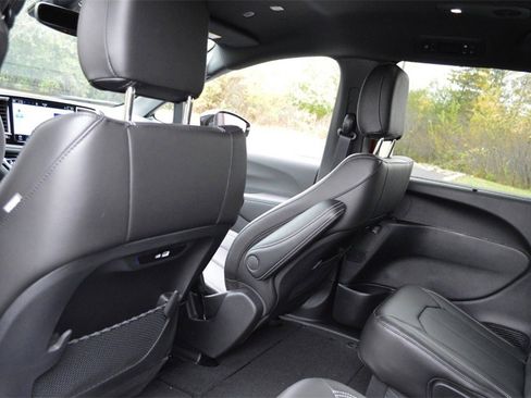 New 2026 Chrysler Pacifica Select image 26