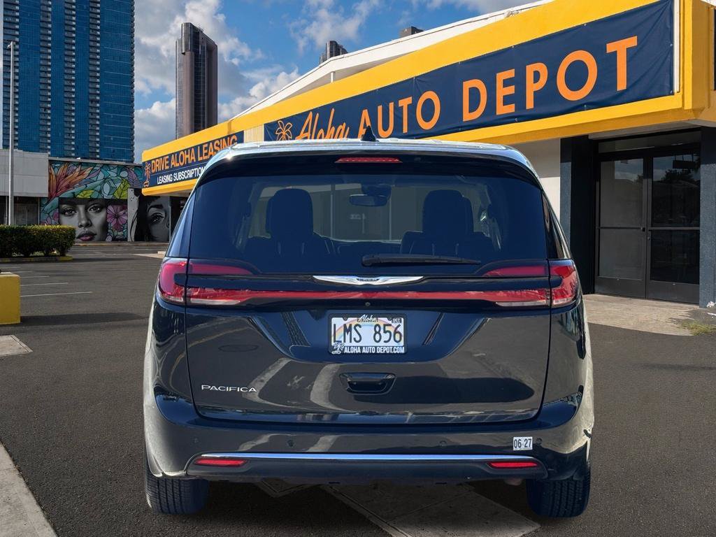 Used 2023 Chrysler Pacifica Touring-L FWD image 4