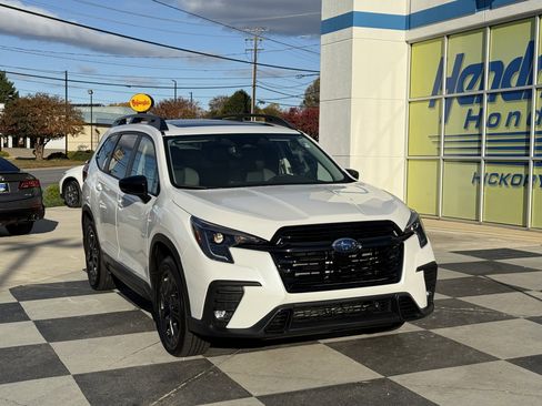 Used 2025 Subaru Ascent Onyx Edition w/ Popular Package #2 image 3