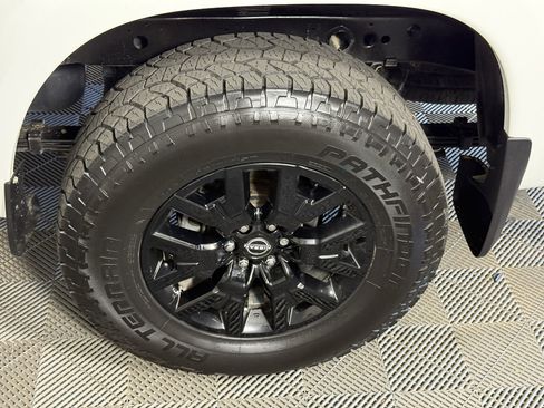 Used 2023 Nissan Frontier SV w/ Midnight Edition Package image 9