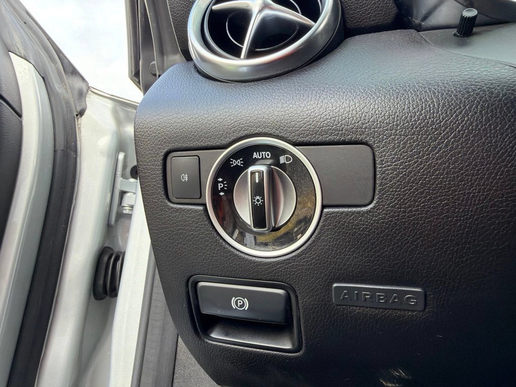 Used 2015 Mercedes-Benz SLK 250 image 23