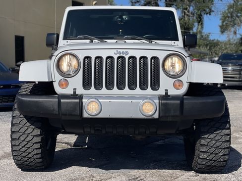 Used 2015 Jeep Wrangler Unlimited Sahara AWD/4WD image 8