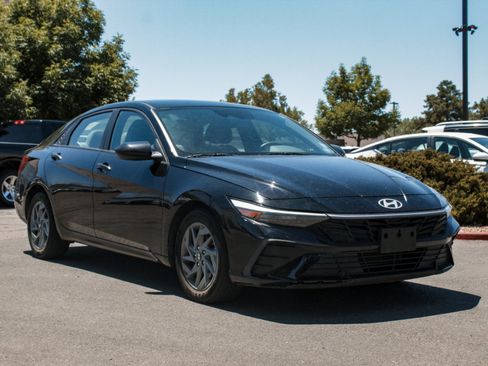 Used 2024 Hyundai Elantra SEL FWD image 3
