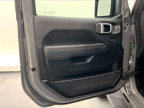 Used 2020 Jeep Wrangler Unlimited Sahara image 19