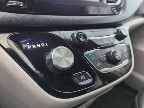 Used 2023 Chrysler Voyager LX FWD image 19
