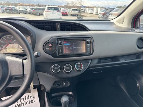Used 2016 Toyota Yaris L image 10