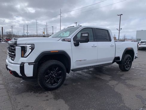 Used 2025 GMC Sierra 2500 AT4 image 5