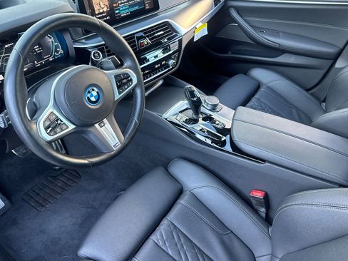 Used 2023 BMW 530e w/ Executive Package image 4