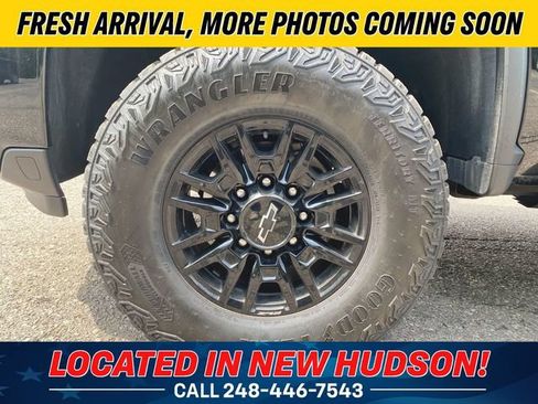 Used 2025 Chevrolet Silverado 2500 ZR2 w/ Technology Package AWD/4WD image 13