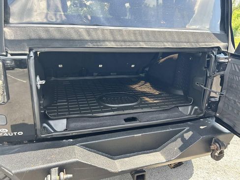 Used 2015 Jeep Wrangler Unlimited Rubicon AWD/4WD image 14