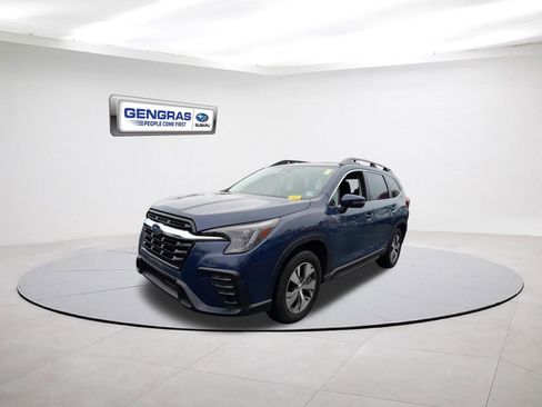 Used 2023 Subaru Ascent Premium w/ Convenience Package image 3