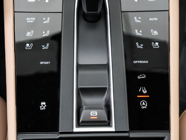Certified 2026 Porsche Macan AWD/4WD image 21