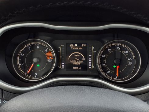 Used 2017 Jeep Cherokee Latitude FWD image 18