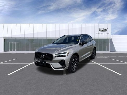 Used 2025 Volvo XC60 B5 Plus AWD/4WD image 6