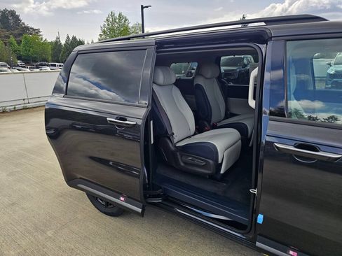 New 2026 Kia Carnival SX Prestige FWD image 28