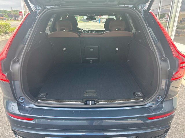Certified 2025 Volvo XC60 B5 Plus w/ Climate Package AWD/4WD image 11