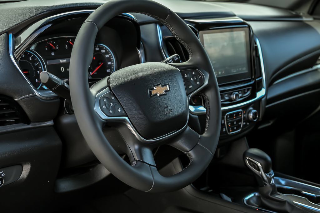 Used 2023 Chevrolet Traverse LT AWD/4WD image 18