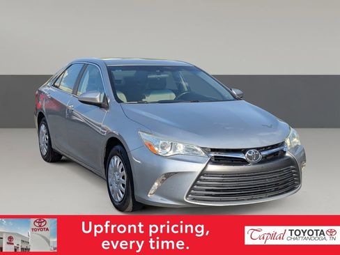 Used 2015 Toyota Camry LE image 2